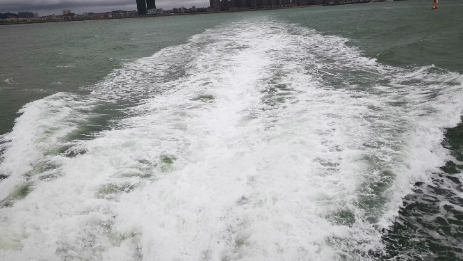 实拍波涛汹涌海浪浪花