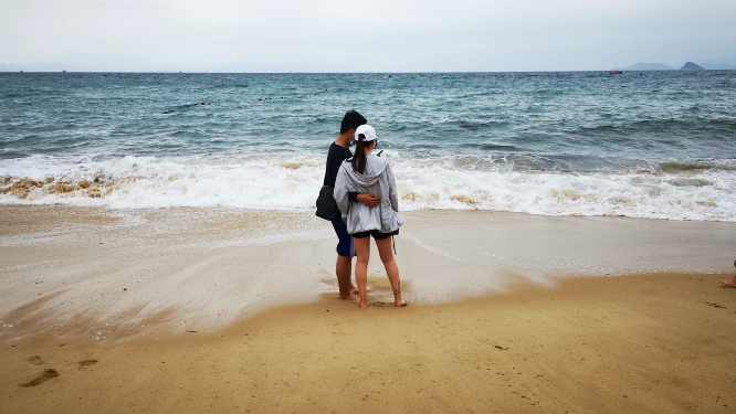 实拍海边沙滩 