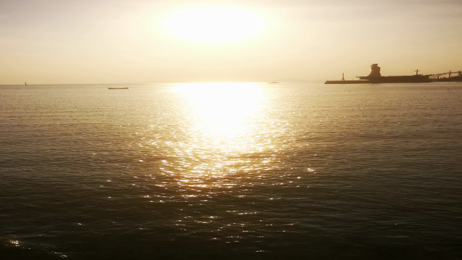 实拍海面倒影日落晚霞夕阳 
