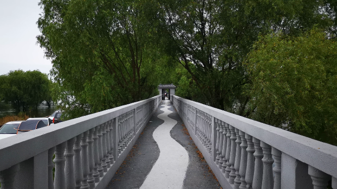 实拍湖南岳阳君山岛唯美水上步道
