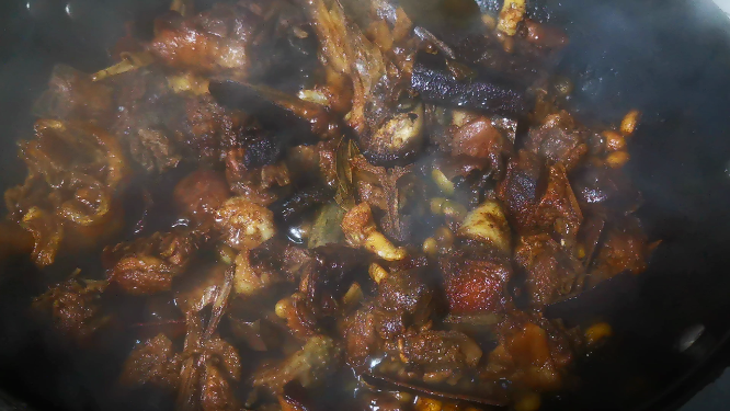 实拍湖南特色美食血粑鸭