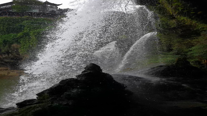 实拍瀑布流水湖南芙蓉镇