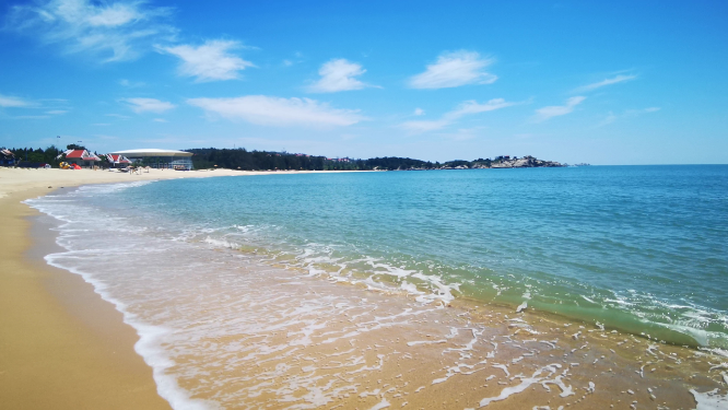 实拍蓝色海洋大海沙滩蓝天岛屿礁石