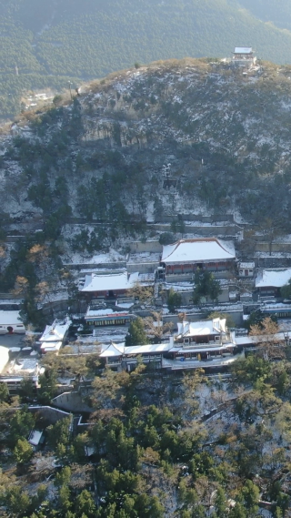 山东济南千佛山冬天雪景竖屏航拍