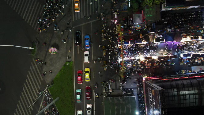 广西南宁中山路美食街夜景人流航拍