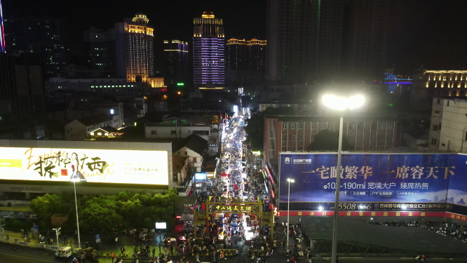 广西南宁中山路美食街夜景人流航拍