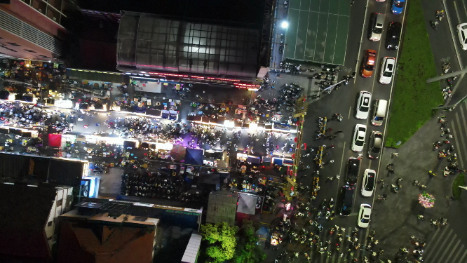 广西南宁中山路美食街夜景人流航拍