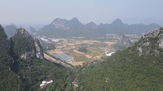 广西桂林连绵起伏山川