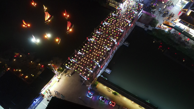 广西桂林阳朔古西街夜景灯光人流