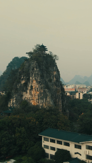 旅游景区广西桂林叠彩山5A景区竖屏