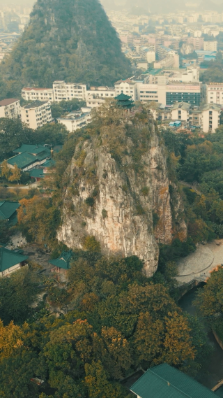 旅游景区广西桂林叠彩山5A景区竖屏