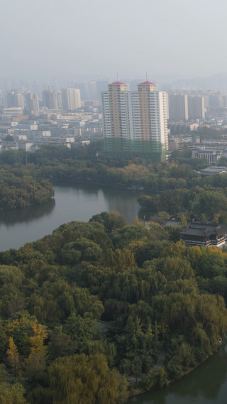 旅游景区济南大明湖5A景区竖屏航拍