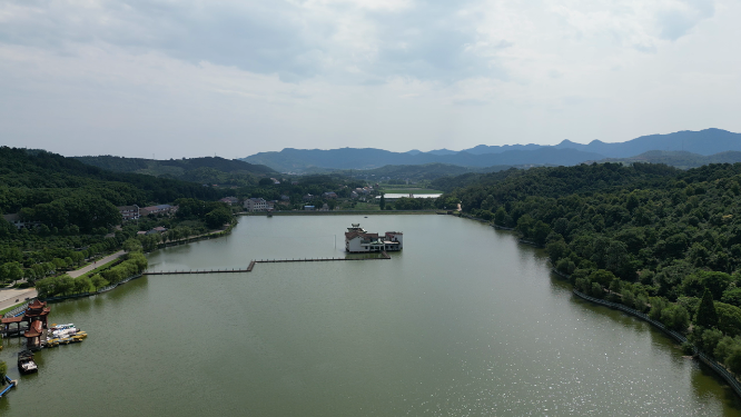 旅游景区湖南常德夹山国家森林公园碧岩湖