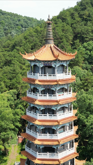 旅游景区湖南常德夹山国家森林公园野拂维禅师塔