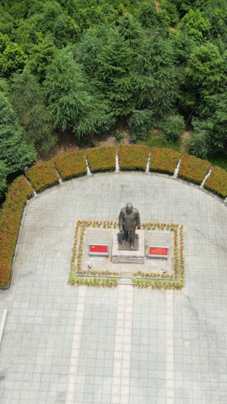 旅游景区湖南常德林伯渠纪念馆铜像