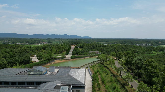旅游景区湖南常德林伯渠纪念馆铜像广场
