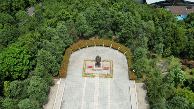 旅游景区湖南常德林伯渠纪念馆铜像广场