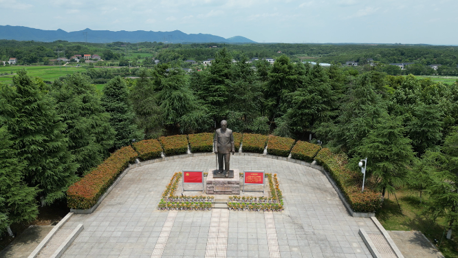 旅游景区湖南常德林伯渠纪念馆铜像