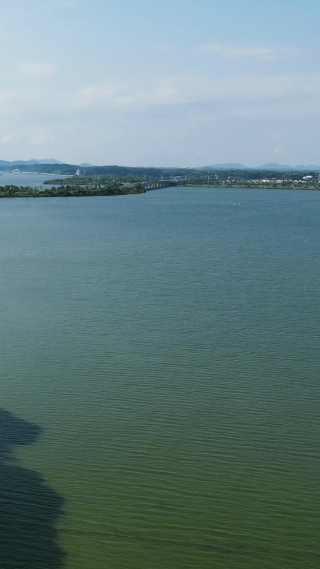 旅游景区湖南常德柳叶湖风光竖屏航拍