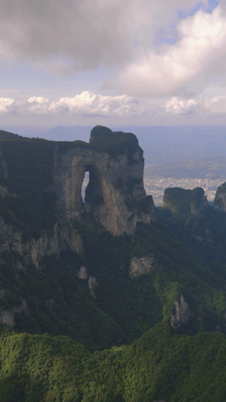 旅游景区湖南张家界天门山天门洞竖屏航拍