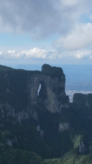旅游景区湖南张家界天门山天门洞竖屏航拍