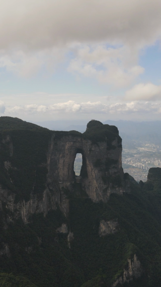 旅游景区湖南张家界天门山天门洞竖屏航拍