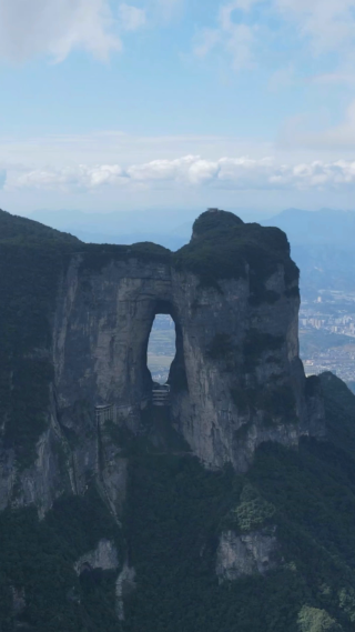 旅游景区湖南张家界天门山天门洞竖屏航拍