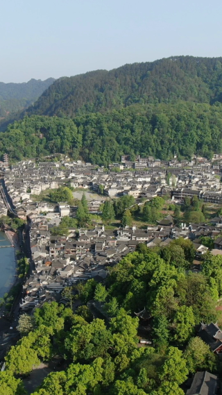 旅游景区湖南湘西凤凰古城竖屏航拍