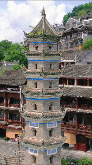 旅游景区湖南湘西凤凰古城竖屏航拍