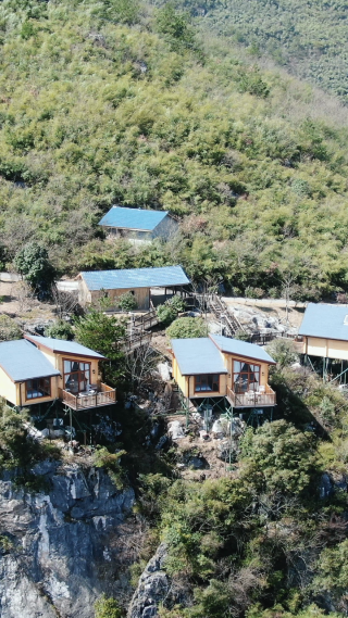 旅游景区湖南黄岩度假区网红悬崖小木屋
