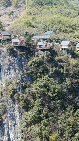 旅游景区湖南黄岩度假区网红悬崖小木屋