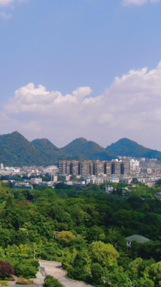 旅游景区贵阳花溪湿地公园竖屏航拍