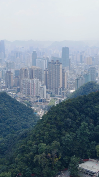 旅游景区贵阳黔灵山竖屏航拍