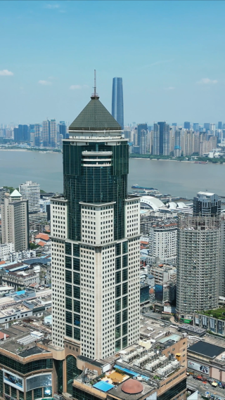 武汉江汉路商业圈步行街竖屏航拍