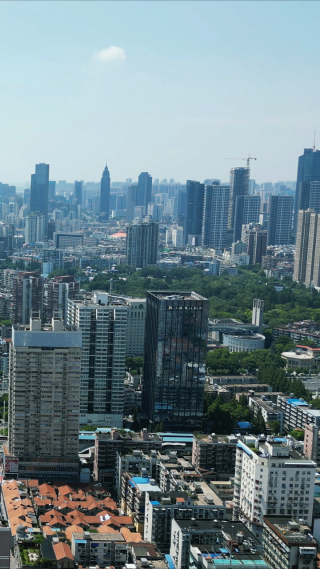武汉江汉路商业圈高楼竖屏航拍