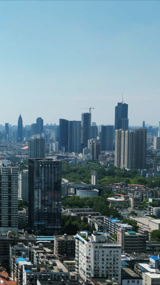 武汉江汉路商业圈高楼竖屏航拍
