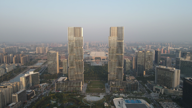 河南郑州绿地双子塔地标建筑航拍 