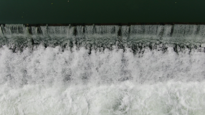 波涛汹涌瀑布流水 