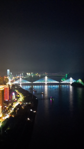 湖北宜昌城市夜景灯光竖屏航拍