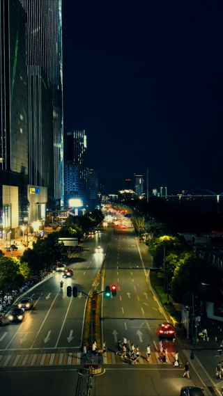 湖北宜昌城市夜景竖屏航拍