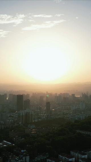 湖北宜昌城市日出竖屏航拍