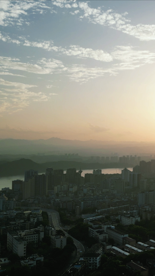 湖北宜昌城市日出竖屏航拍