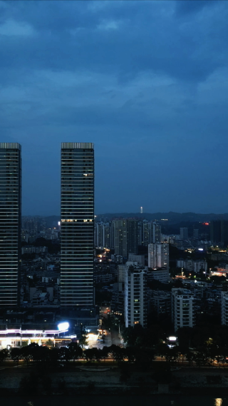 湖北宜昌幕降临夜景竖屏航拍
