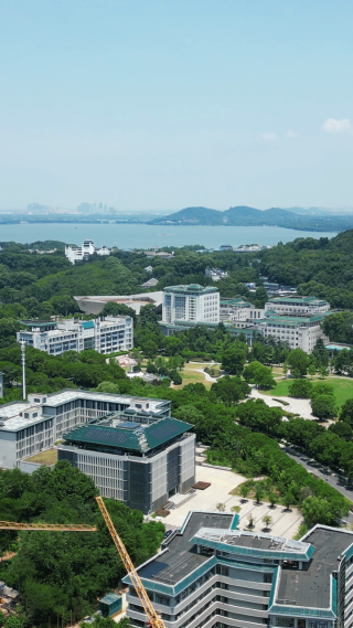 湖北武汉大学校园竖屏航拍