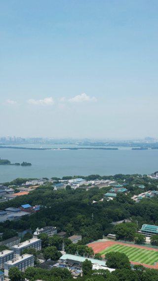 湖北武汉大学校园竖屏航拍