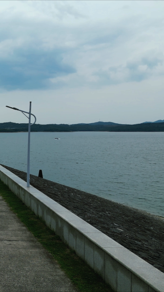 湖北洈水风景区人工大坝竖屏航拍