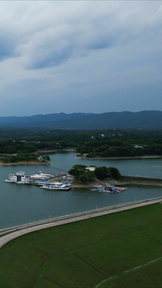 湖北洈水风景区游船码头竖屏航拍