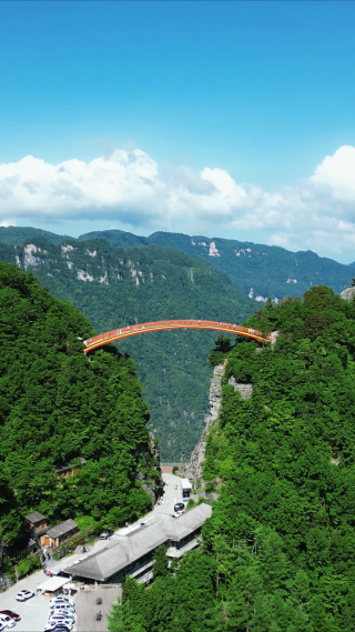 湖北神农架5A景区天燕景区彩虹桥竖屏航拍