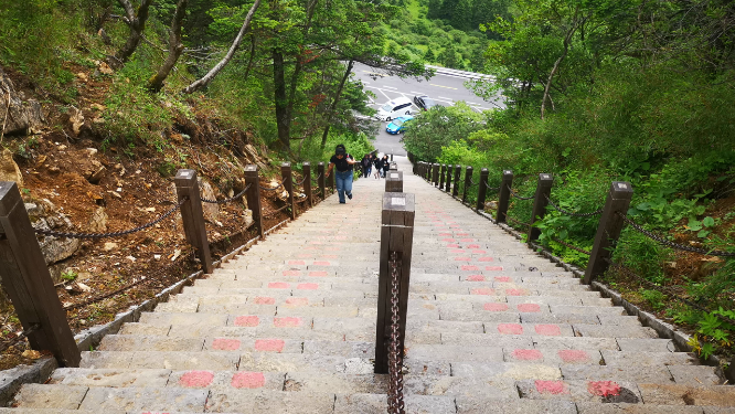 湖北神农架5A景区神农谷健身步道