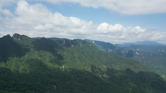 湖北神农架天燕景区蓝天白云航拍